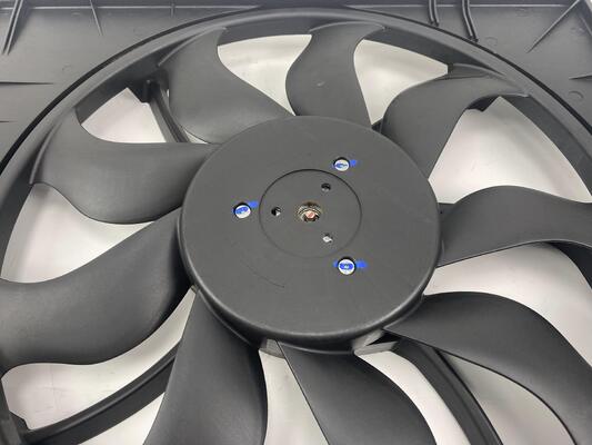 ระบบระบายความร้อนด้วยอากาศสำหรับ VW Multivan พัดลมหม้อน้ำไฟฟ้า 850W 7E0121205B 7E0121205J