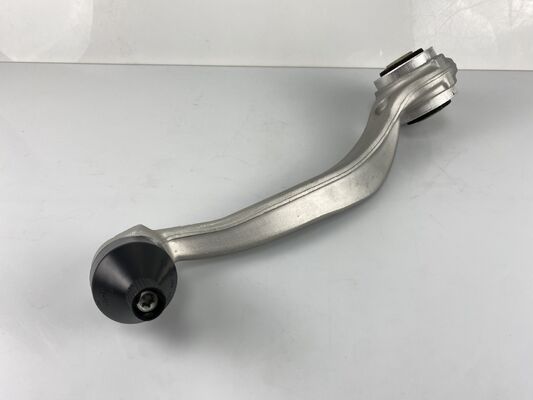 OE 2053301505 แขนควบคุมโค้งด้านล่างด้านหน้าสําหรับ Mercedes W205 ประเภท C ผลิตจากวัสดุความแข็งแรงสูง