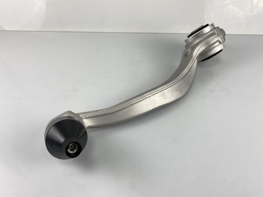 OE 2053301505 แขนควบคุมโค้งด้านล่างด้านหน้าสําหรับ Mercedes W205 ประเภท C ผลิตจากวัสดุความแข็งแรงสูง